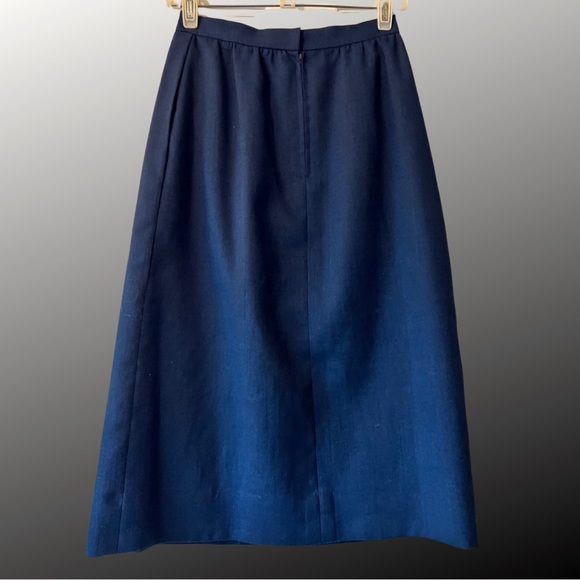 Doncaster vintage Wool shin-length skirt in size small. - Picture 2 of 5